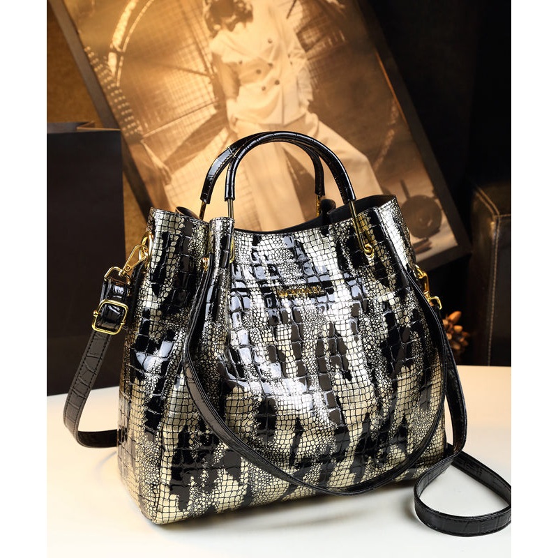 Classy Large Capacity Versatile Faux Leather Tote Handbag