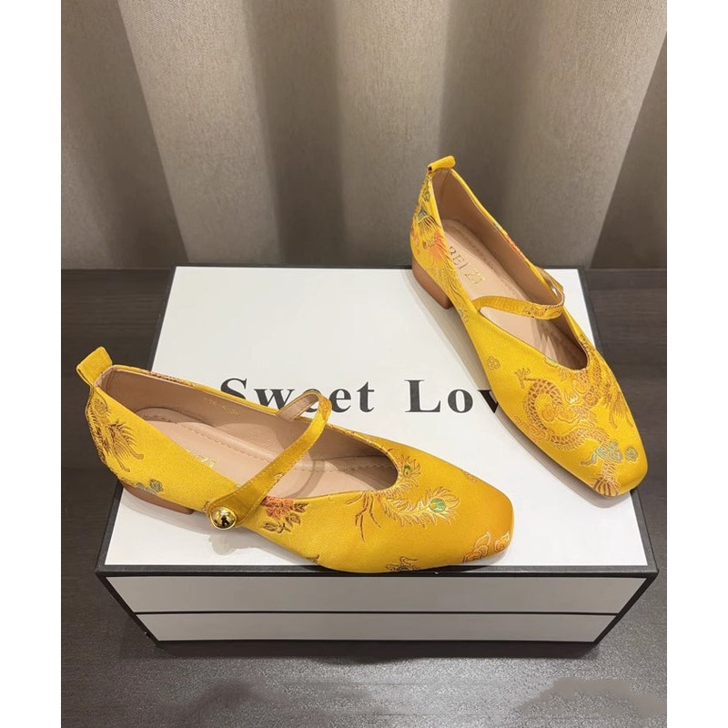 Yellow Embroidery Buckle Strap New Chinese Chunky Heel Shoes